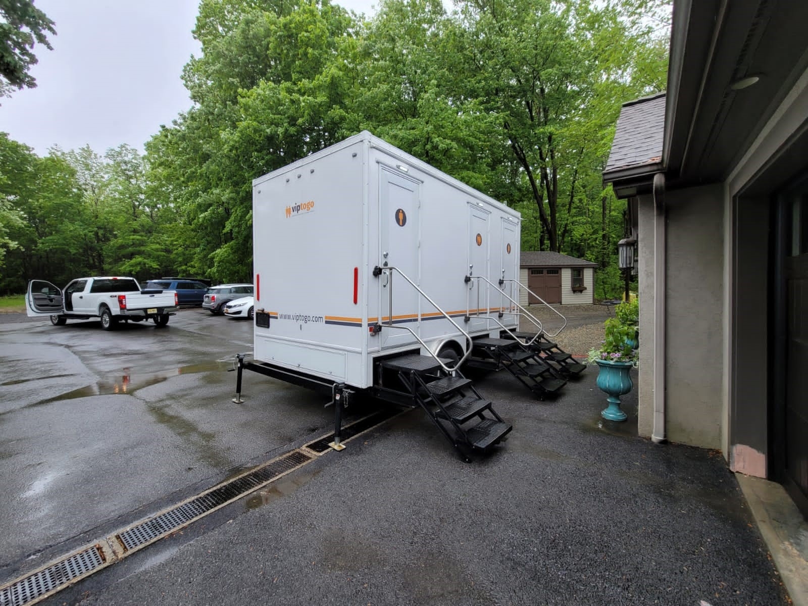 portable restroom trailer for outdoor party