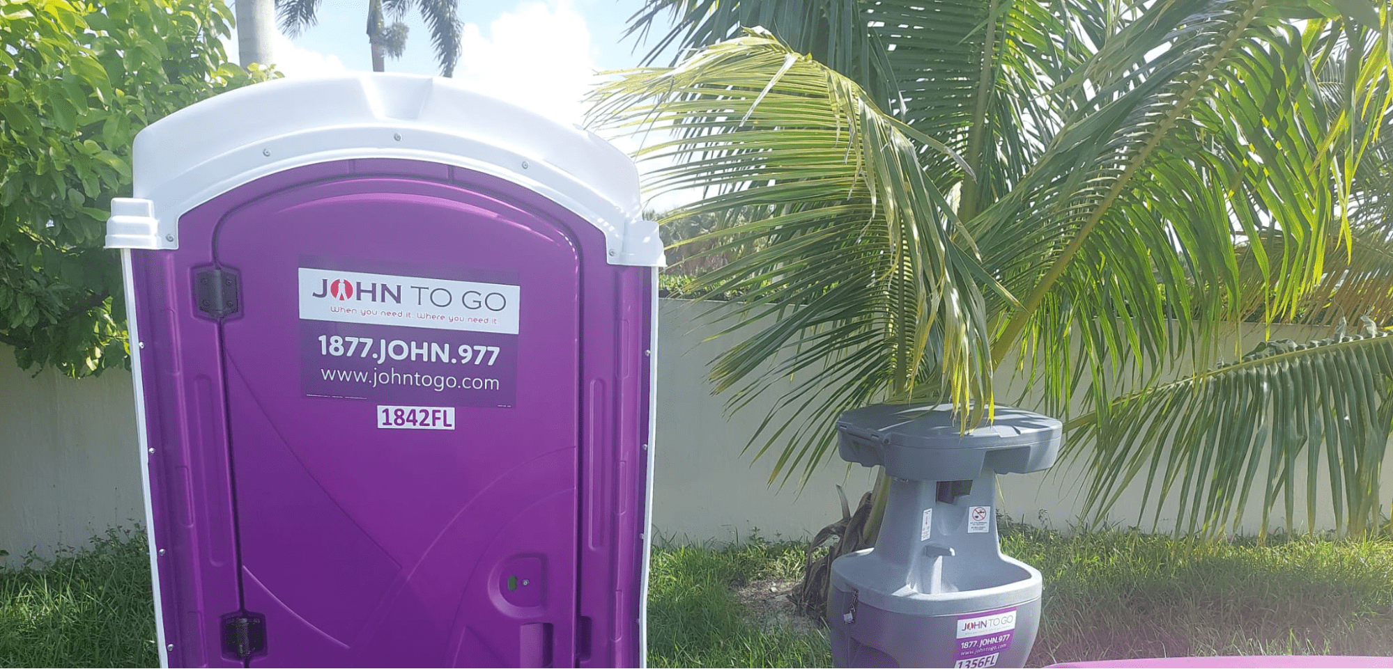 porta potty and handwashing unit