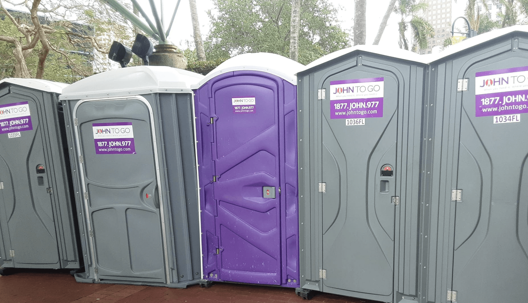 Reliable portable toilet units for construction