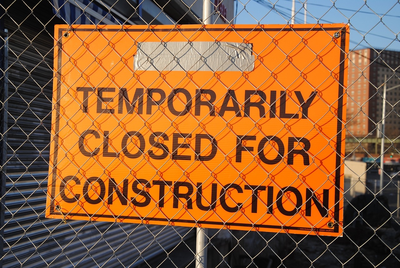 Construction site security fence installation